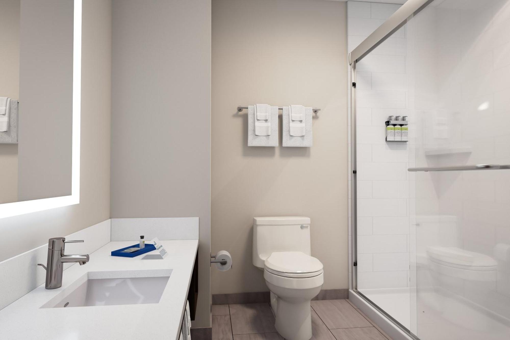 Holiday Inn Express & Suites Fresno Airport By Ihg Esterno foto